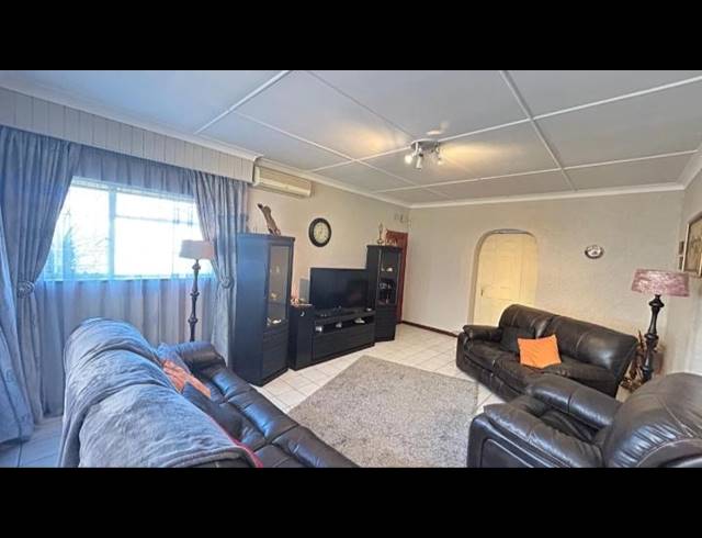 3 BEDROOM HOUSE FOR SALE IN WITFIELD